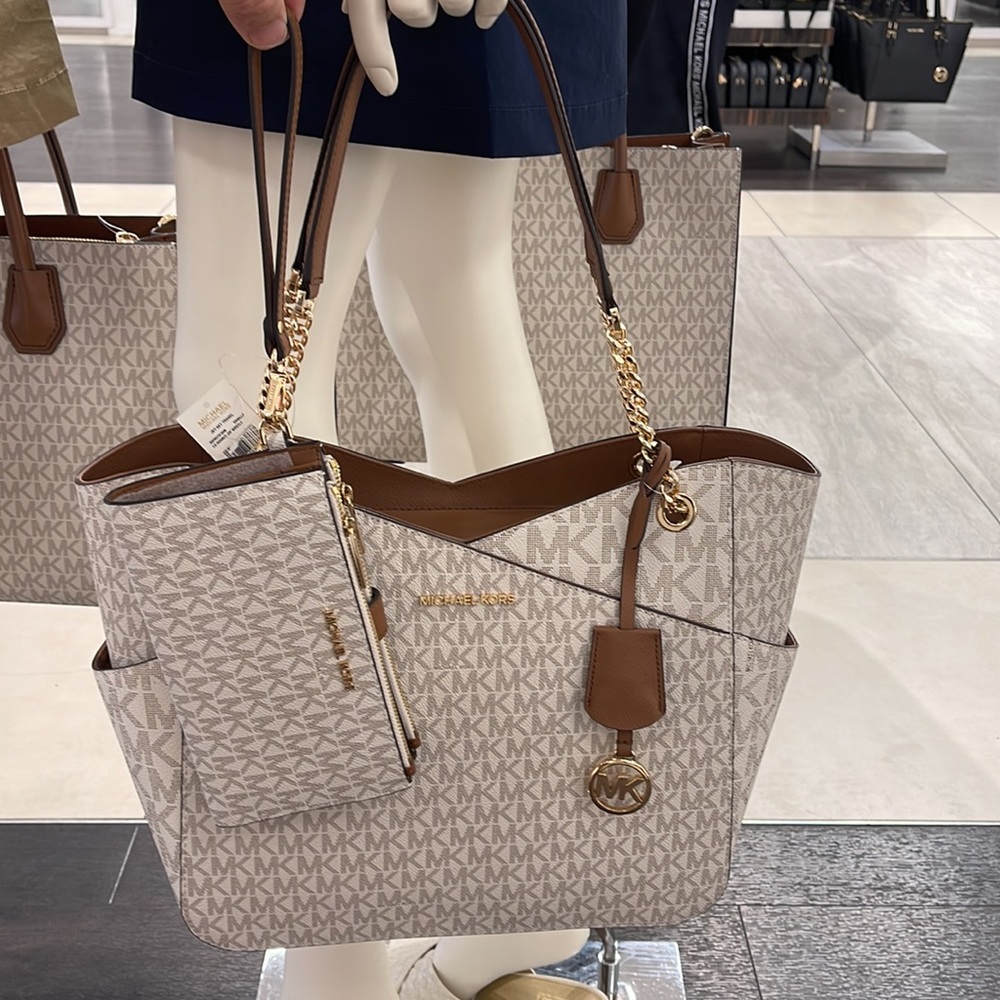 MICHAEL KORS LARGE X CHAIN SHOULDER TOTE 
& 
LARGE DOUBLE ZIP WALLET WRISTLET - Picture 2 of 16